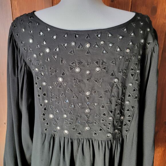 Whimsigoth Black Flowy Studded Blouse 2X Peasant Sleeve Silver Brads Witchy Plus - Picture 8 of 10